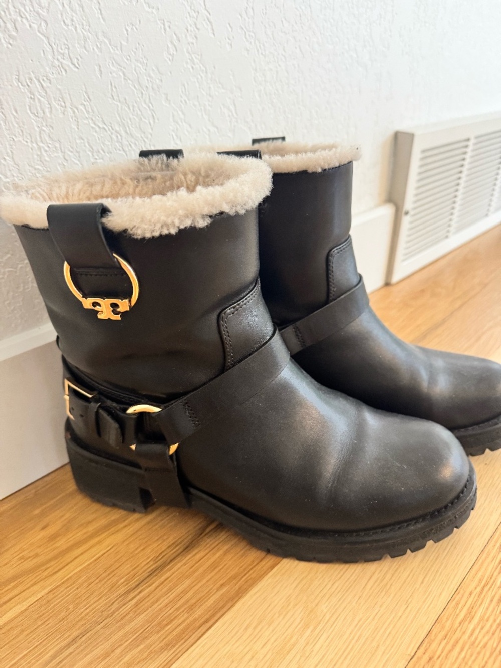Tory Burch Joni Fur Cuff Moto Boots Black Leather Gold Logo Size 8